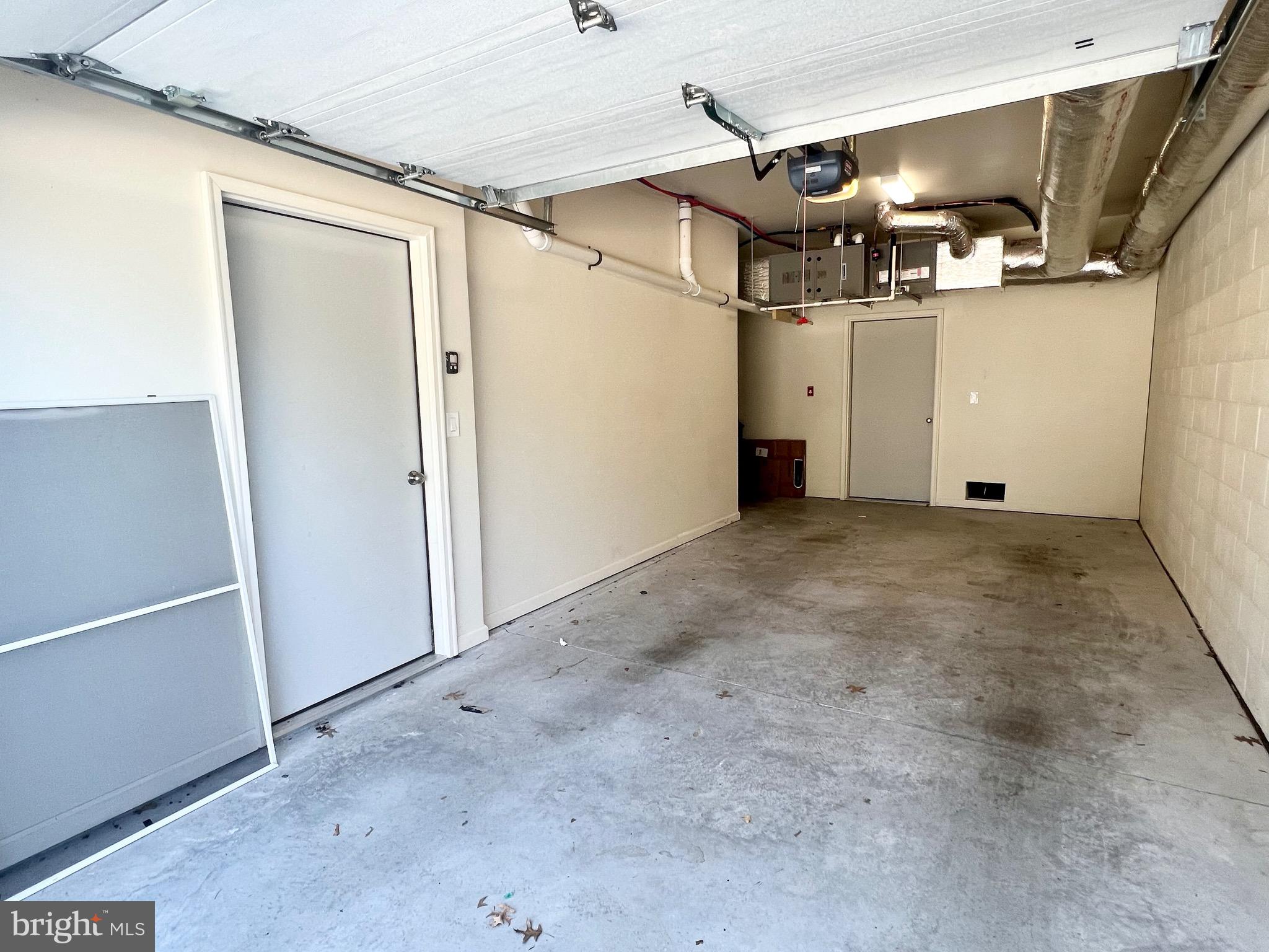 46 West Pittsfield Street Pennsville, NJ 08070 - Photo 21 of 25 a view of a garage