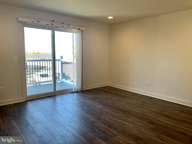 $2,300 | 46 West Pittsfield Street, Pennsville, NJ 08070