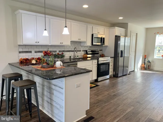 $2,300 | 46 West Pittsfield Street, Pennsville, NJ 08070