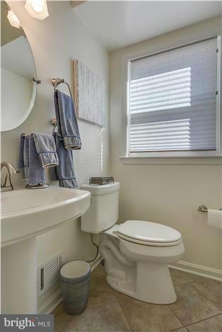 9330 Brink Road Gaithersburg, MD 20882 - Photo 11 of 30 Bath