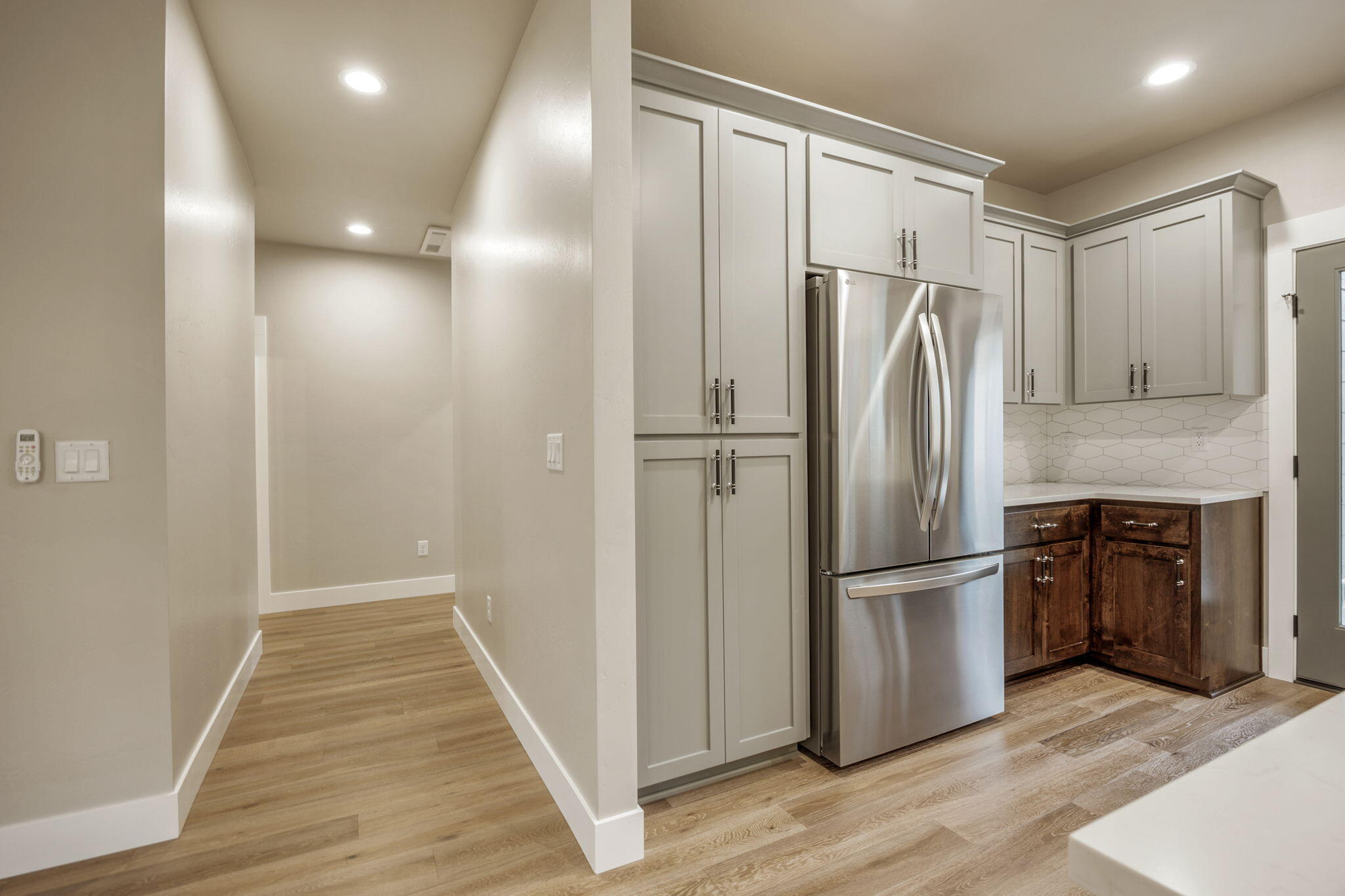 332 Randy Street Ashland, OR 97520 - Photo 19 of 41 Hallway