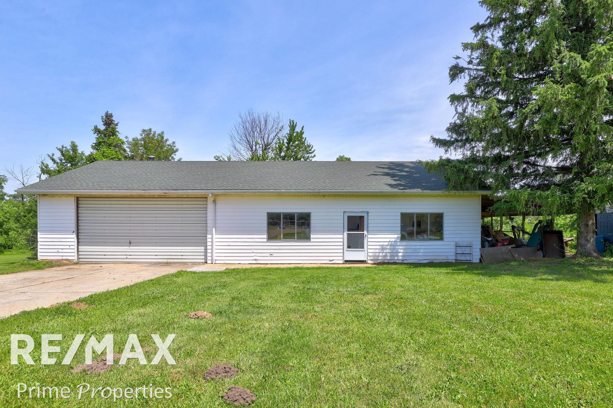 2093 East Mt Morris Road Mount Morris, MI 48458 - Photo 29 of 48 50149777-a7191ddb-6f4c-4e64-a6b0-060363fc6212.JPG