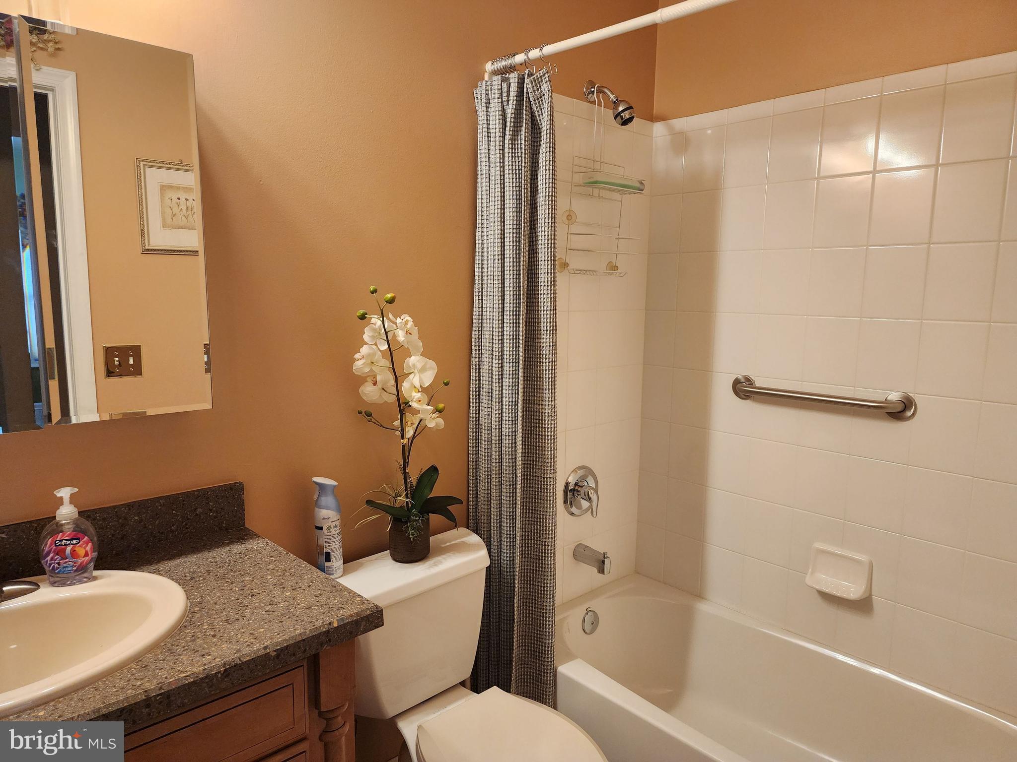 33 Sunset Lane Columbus, NJ 08022 - Photo 11 of 29 a bathroom with a sink toilet and shower