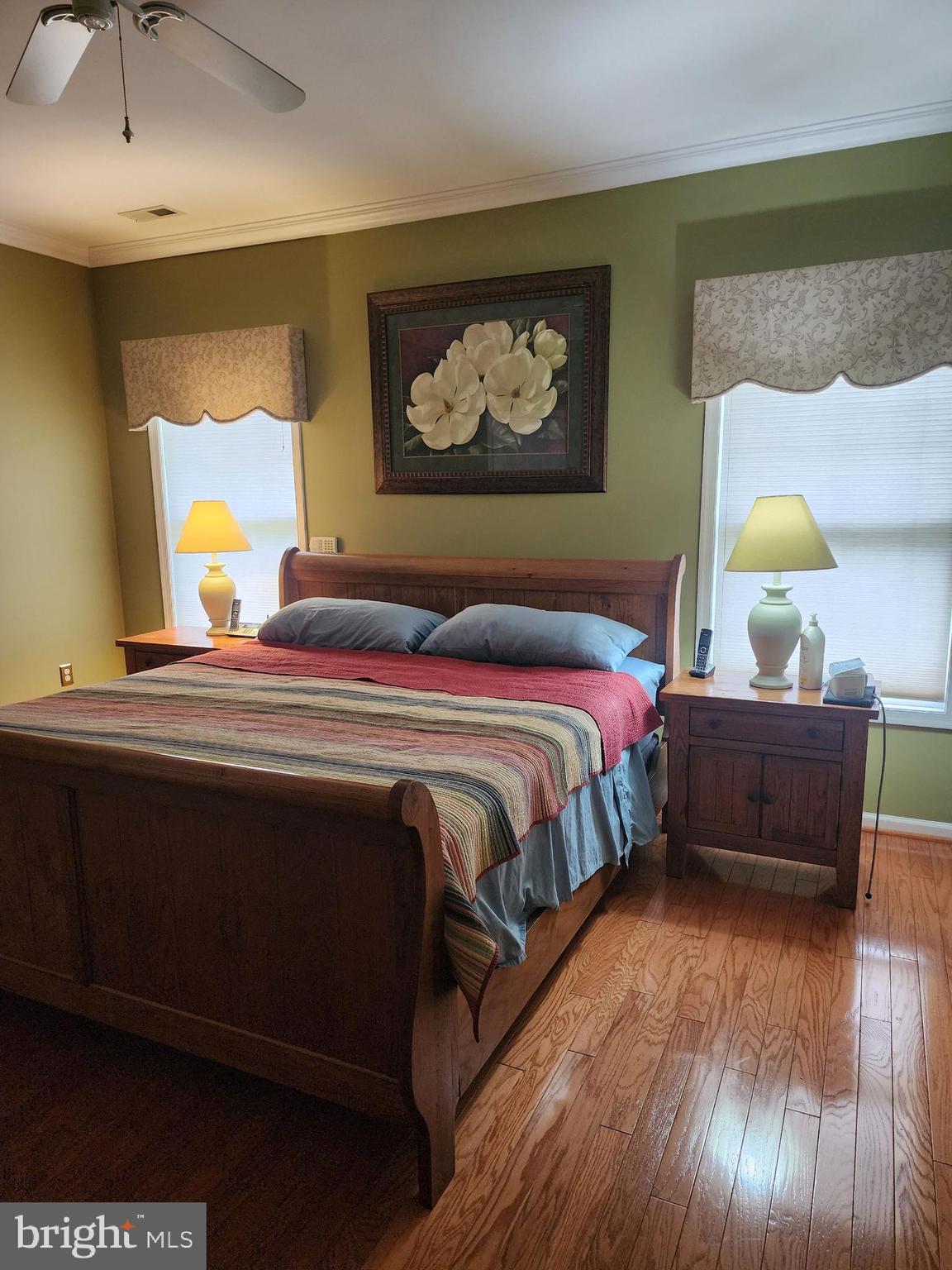 33 Sunset Lane Columbus, NJ 08022 - Photo 14 of 29 a bedroom with a bed and a dresser