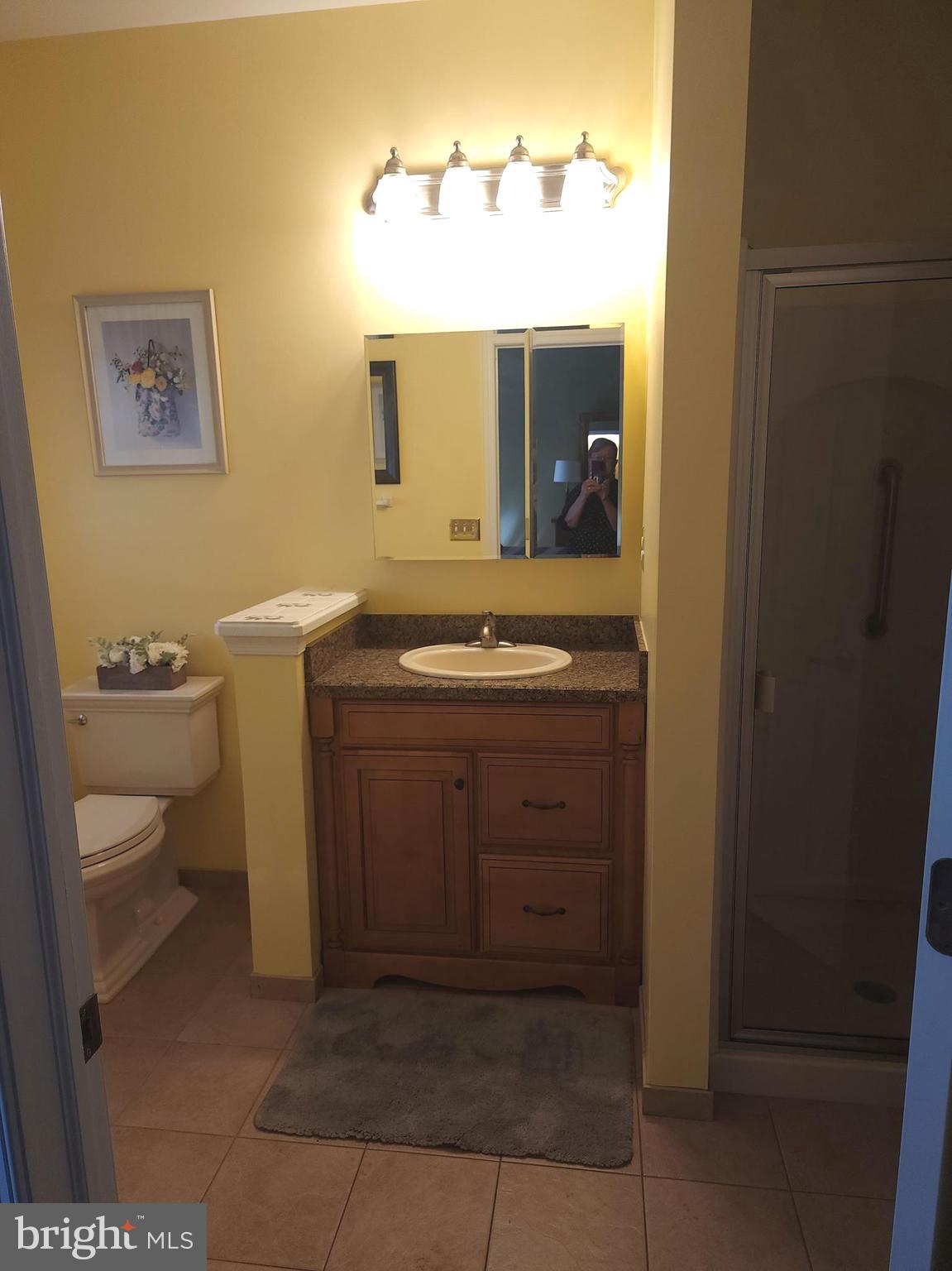 33 Sunset Lane Columbus, NJ 08022 - Photo 16 of 29 a bathroom with a toilet sink and mirror