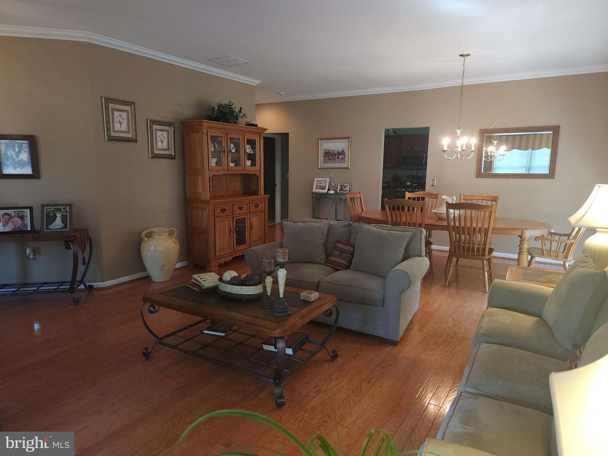 33 Sunset Lane Columbus, NJ 08022 - Photo 21 of 29 a living room with furniture a lamp and a window