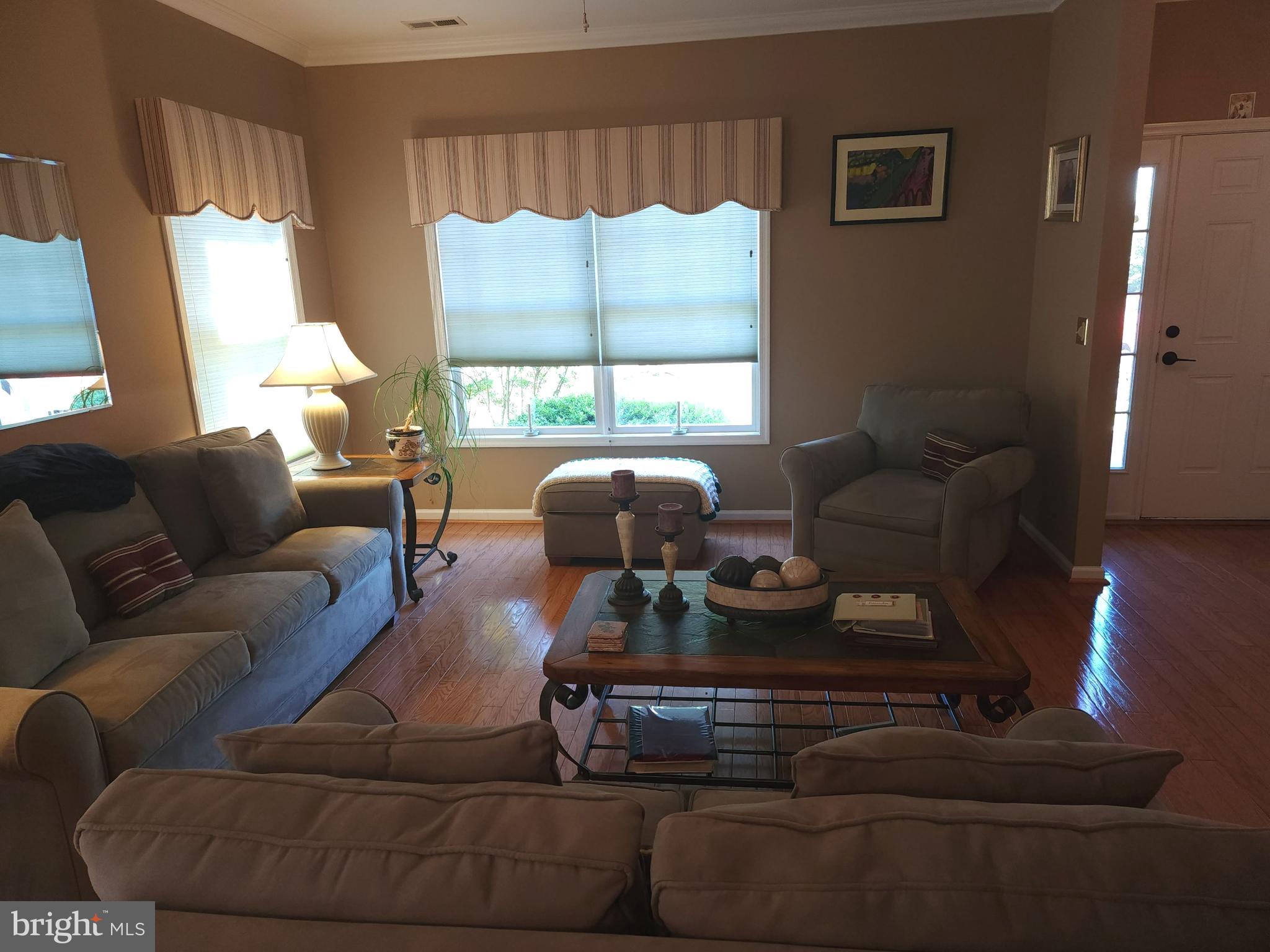 33 Sunset Lane Columbus, NJ 08022 - Photo 23 of 29 a living room with furniture and a large window