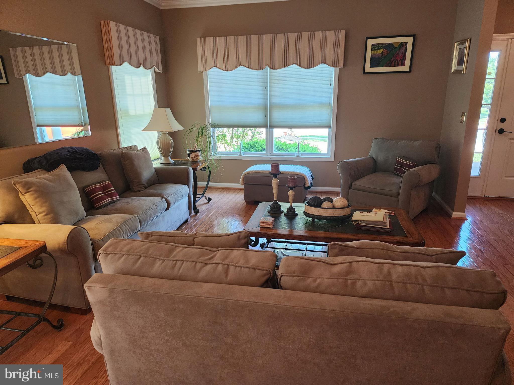 33 Sunset Lane Columbus, NJ 08022 - Photo 27 of 29 a living room with furniture and a window