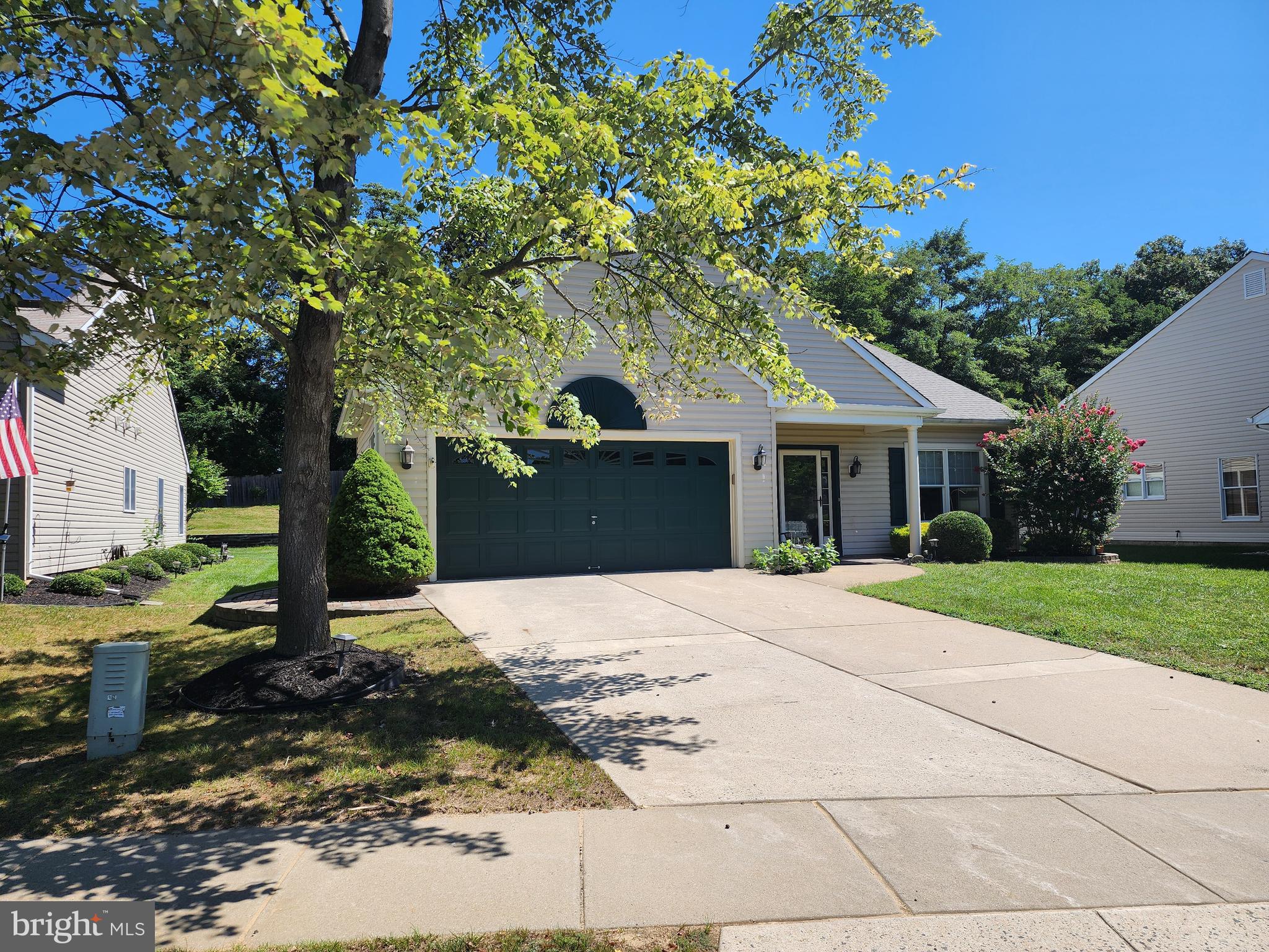 33 Sunset Lane Columbus, NJ 08022 - Photo 29 of 29 a front view of a house with a yard and garage