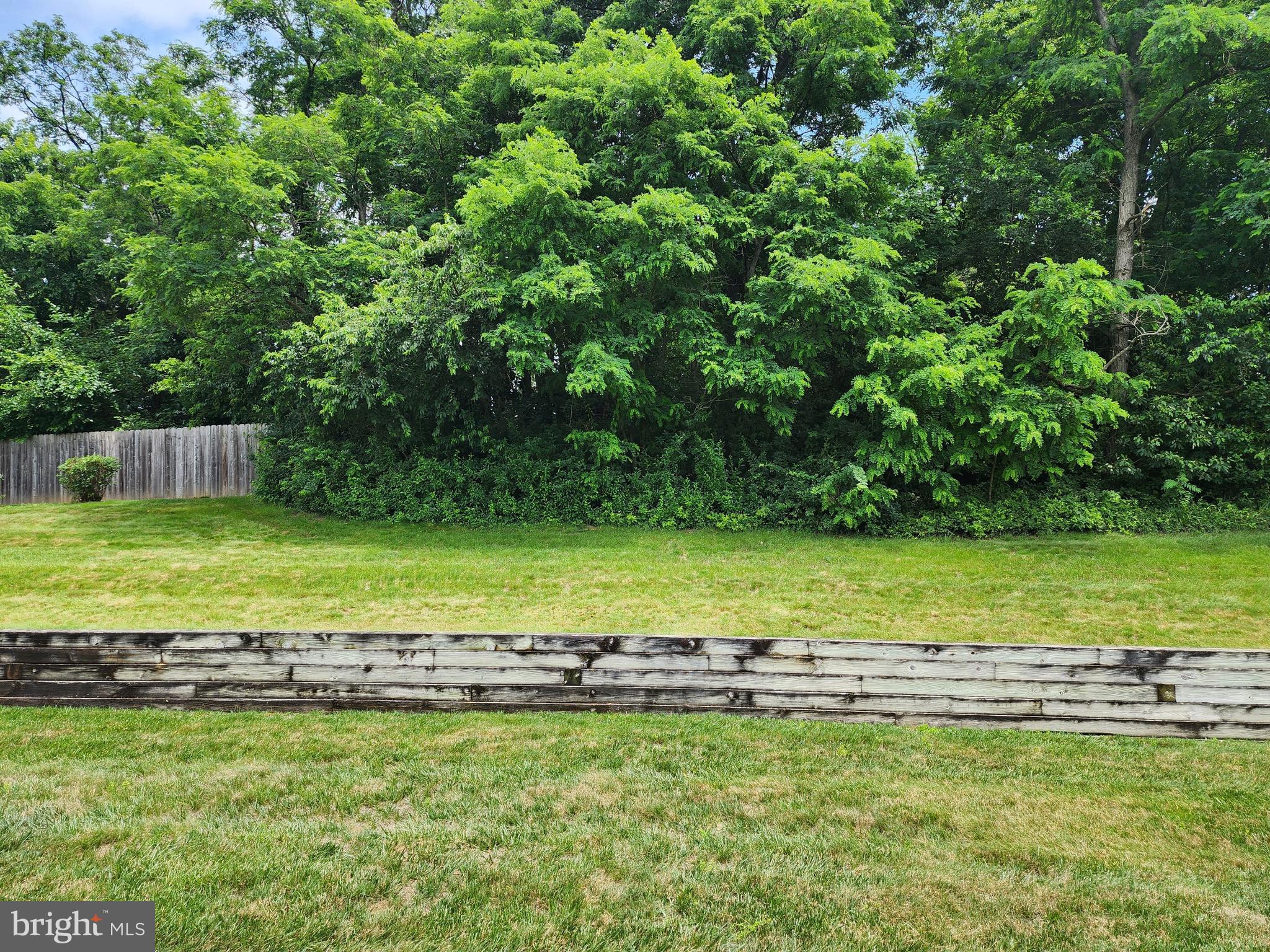 33 Sunset Lane Columbus, NJ 08022 - Photo 3 of 29 a view of a lake with a beach