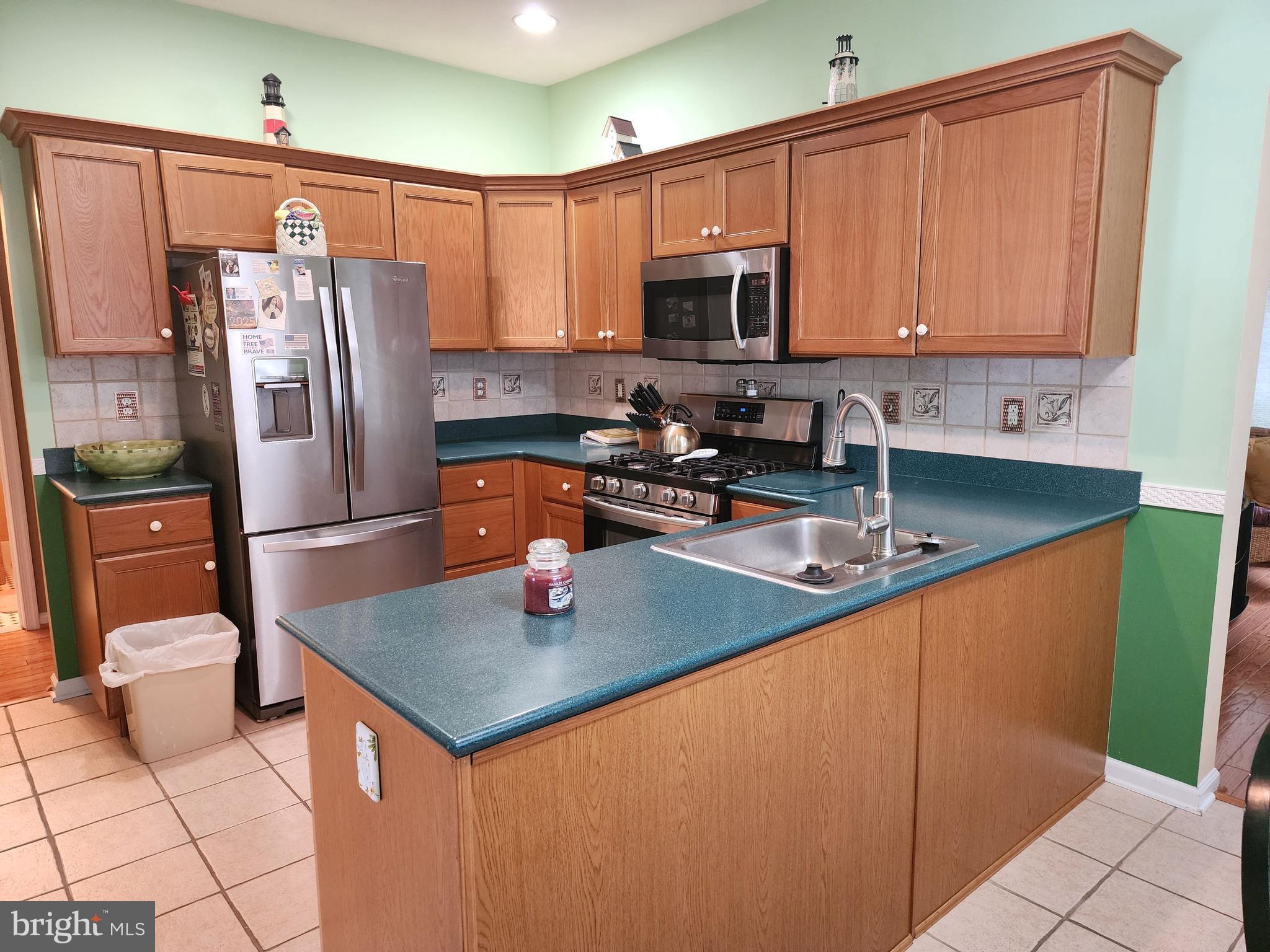 33 Sunset Lane Columbus, NJ 08022 - Photo 6 of 29 a kitchen with stainless steel appliances granite countertop a refrigerator a stove top oven a sink and dishwasher