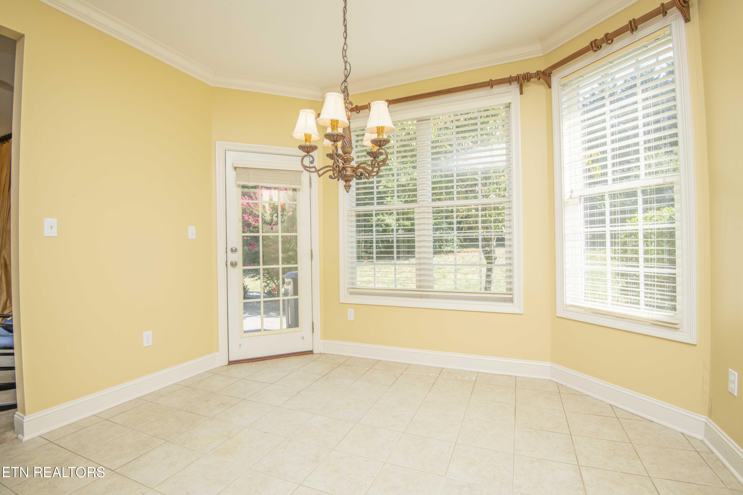 119 Waterston Way Clinton, TN 37716 - Photo 24 of 38 Breakfast area