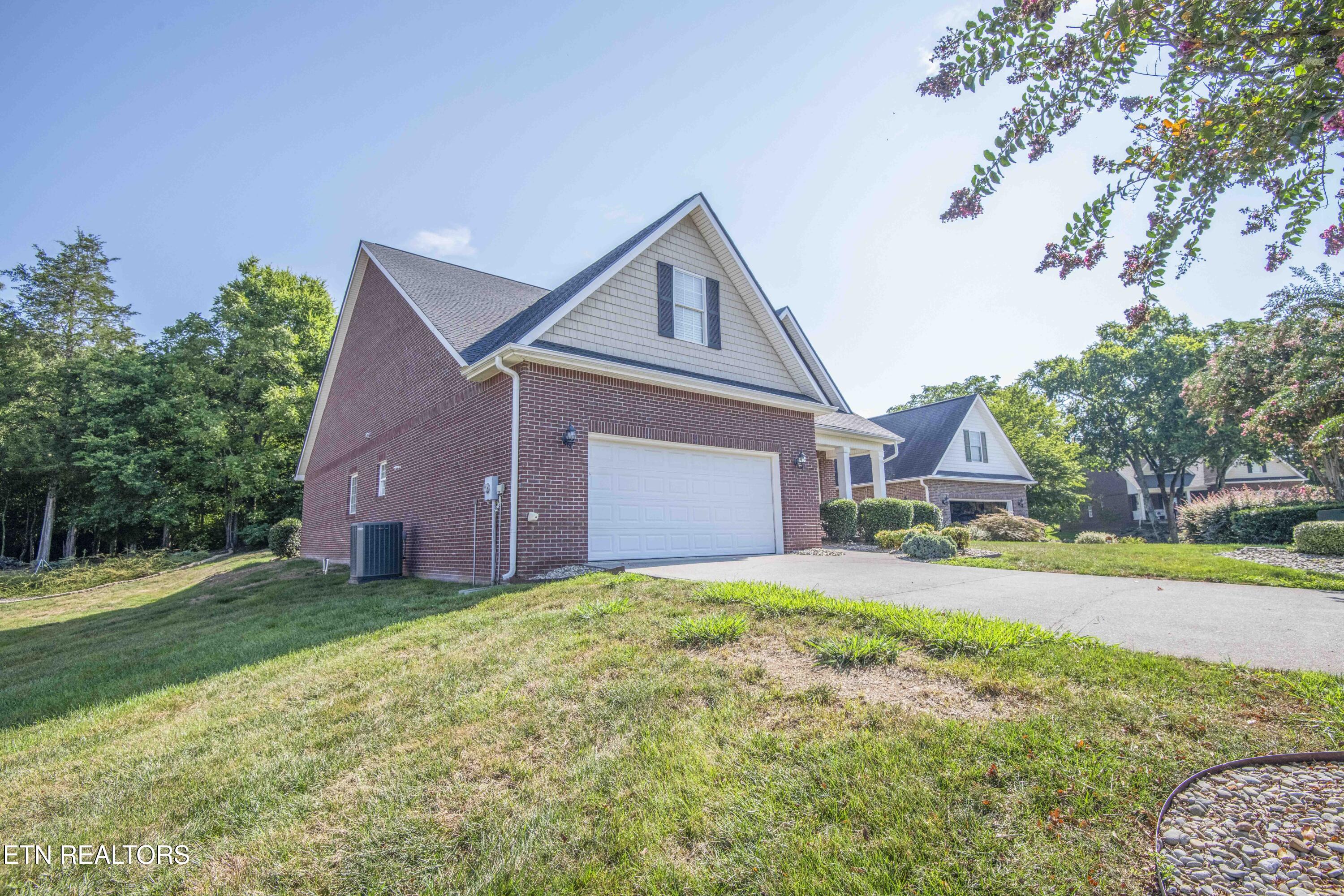 119 Waterston Way Clinton, TN 37716 - Photo 3 of 38 Front side view