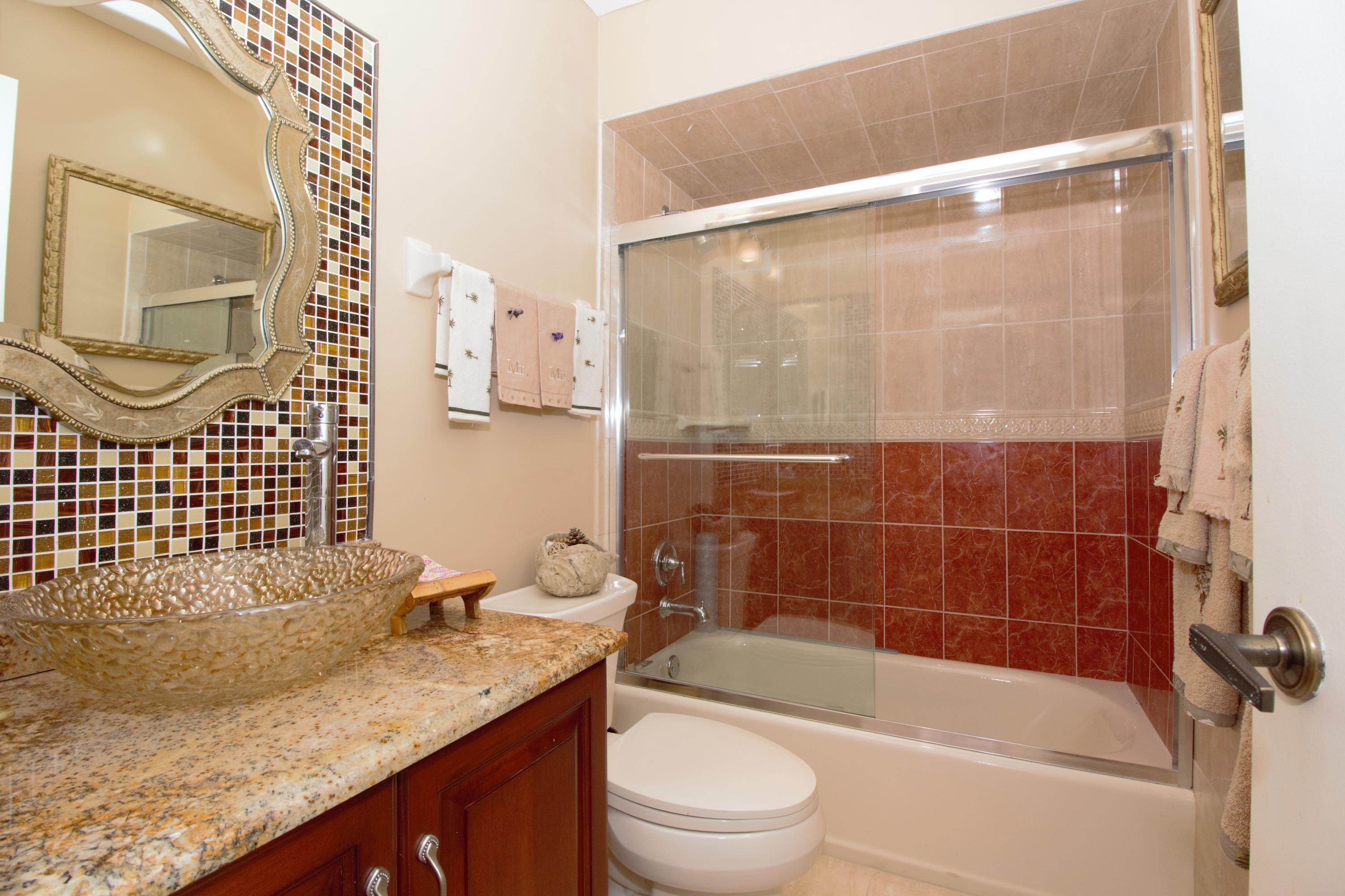 7897 Cloverfield Circle Boca Raton, FL 33433 - Photo 22 of 28 7897 guest bath