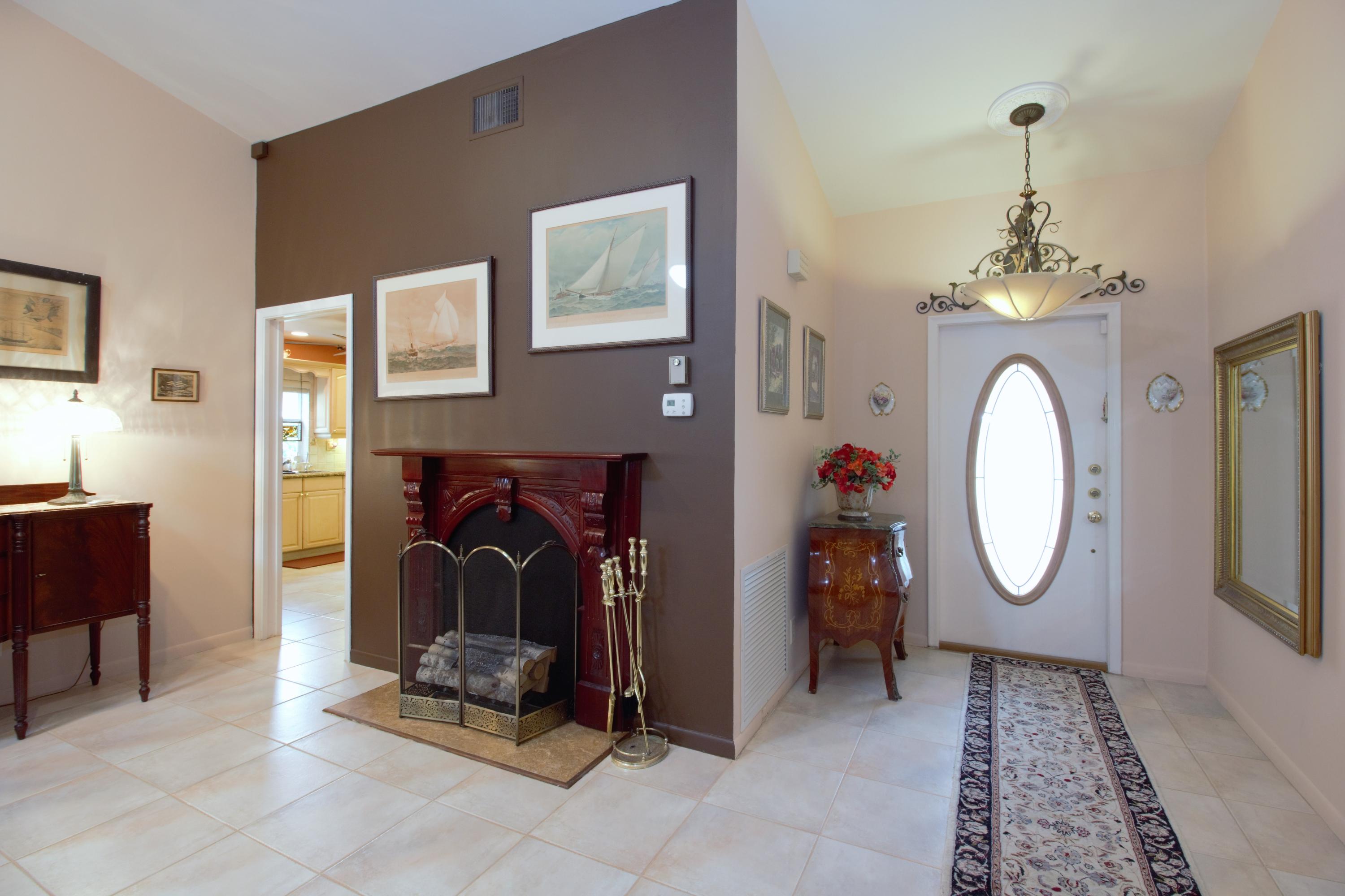7897 Cloverfield Circle Boca Raton, FL 33433 - Photo 8 of 28 7897 inside entry foyer