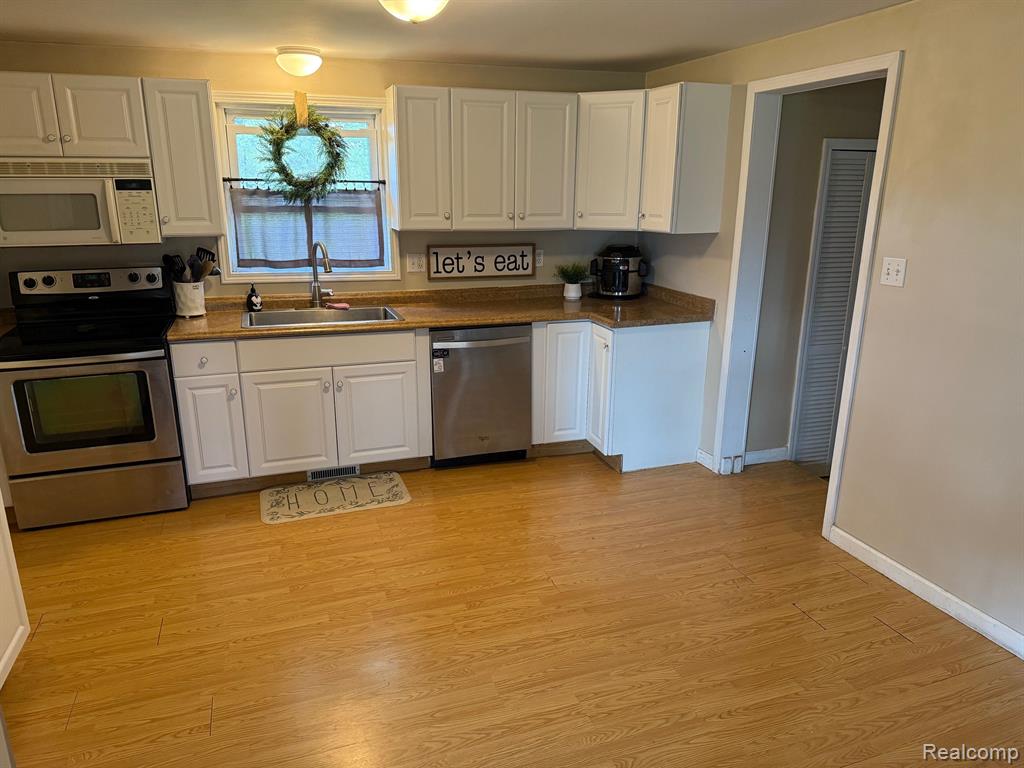 8222 West Frances Road Flushing, MI 48433 - Photo 3 of 22
