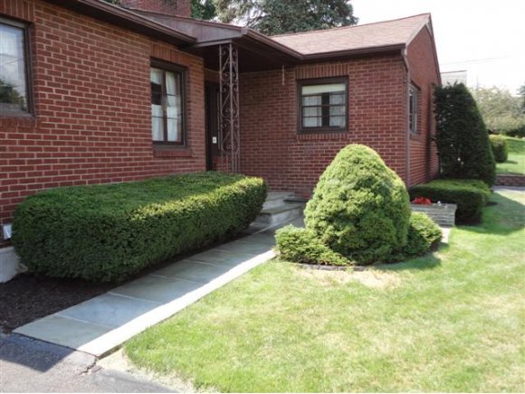 2718 Country Club Road Endwell, NY 13760 - Photo 4 of 24 Gallery Image 4