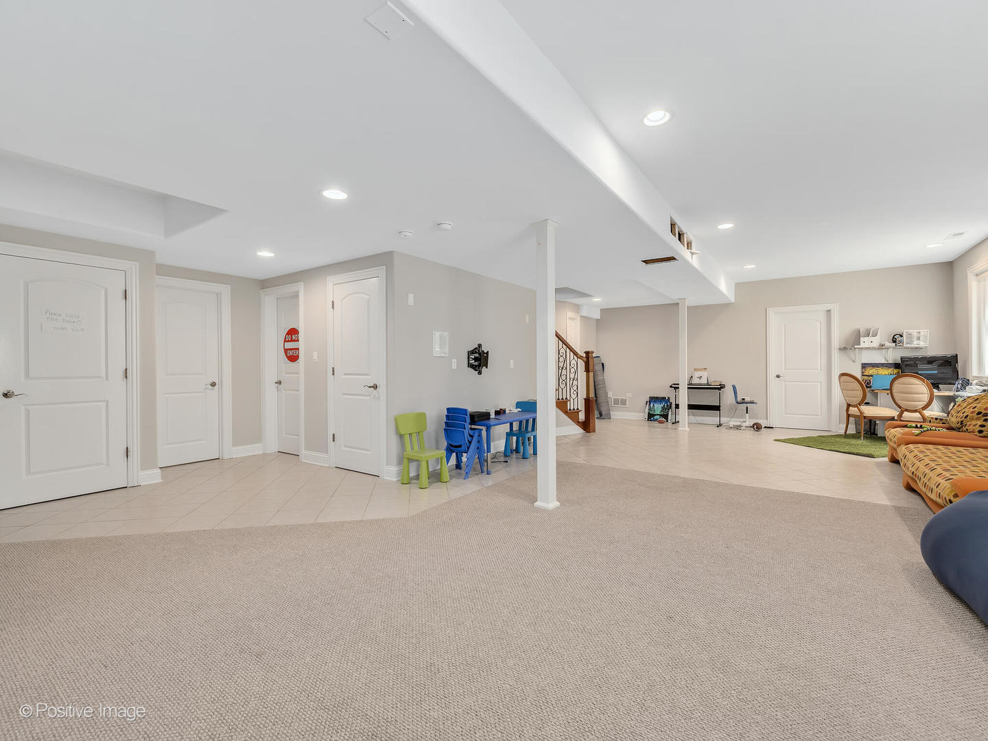 2804 Central Road Glenview, IL 60025 - Photo 33 of 41 a view of a livingroom with furniture and a flat screen tv