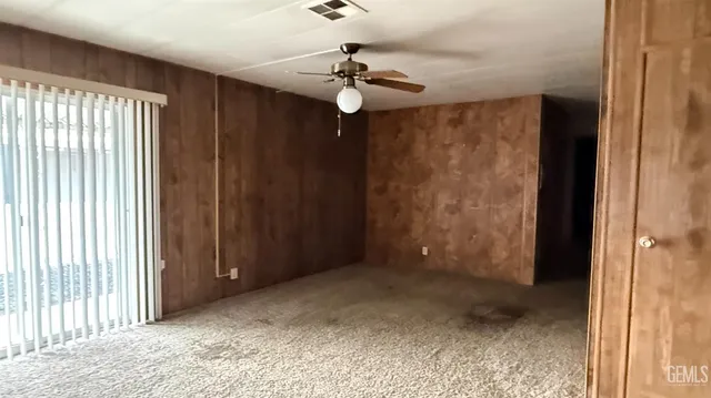 a view of entryway with a front door