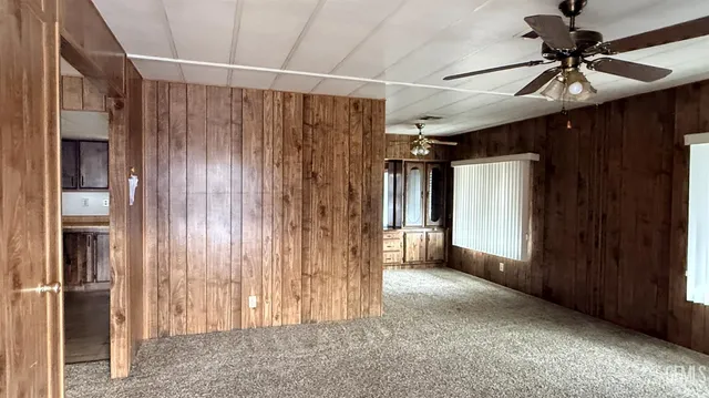 a view of empty room with ceiling fan