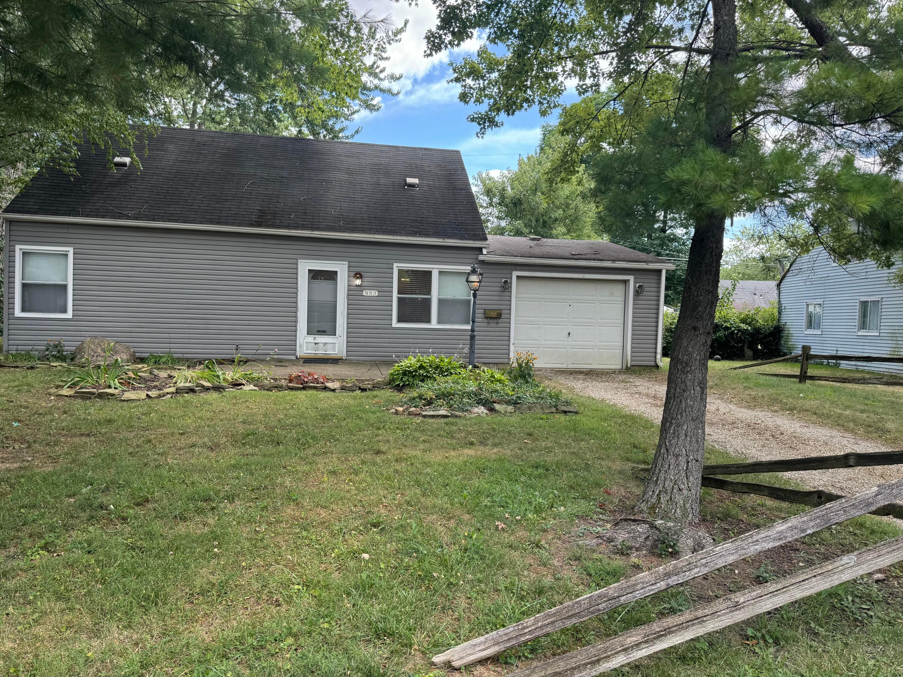 982 Antwerp Road Columbus, OH 43213 - Photo 1 of 25 Front of Home
