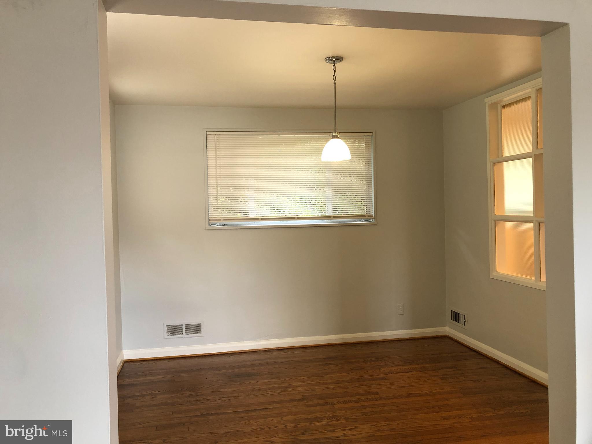3810 Bancroft Road Baltimore, MD 21215 - Photo 5 of 19 an empty room with window