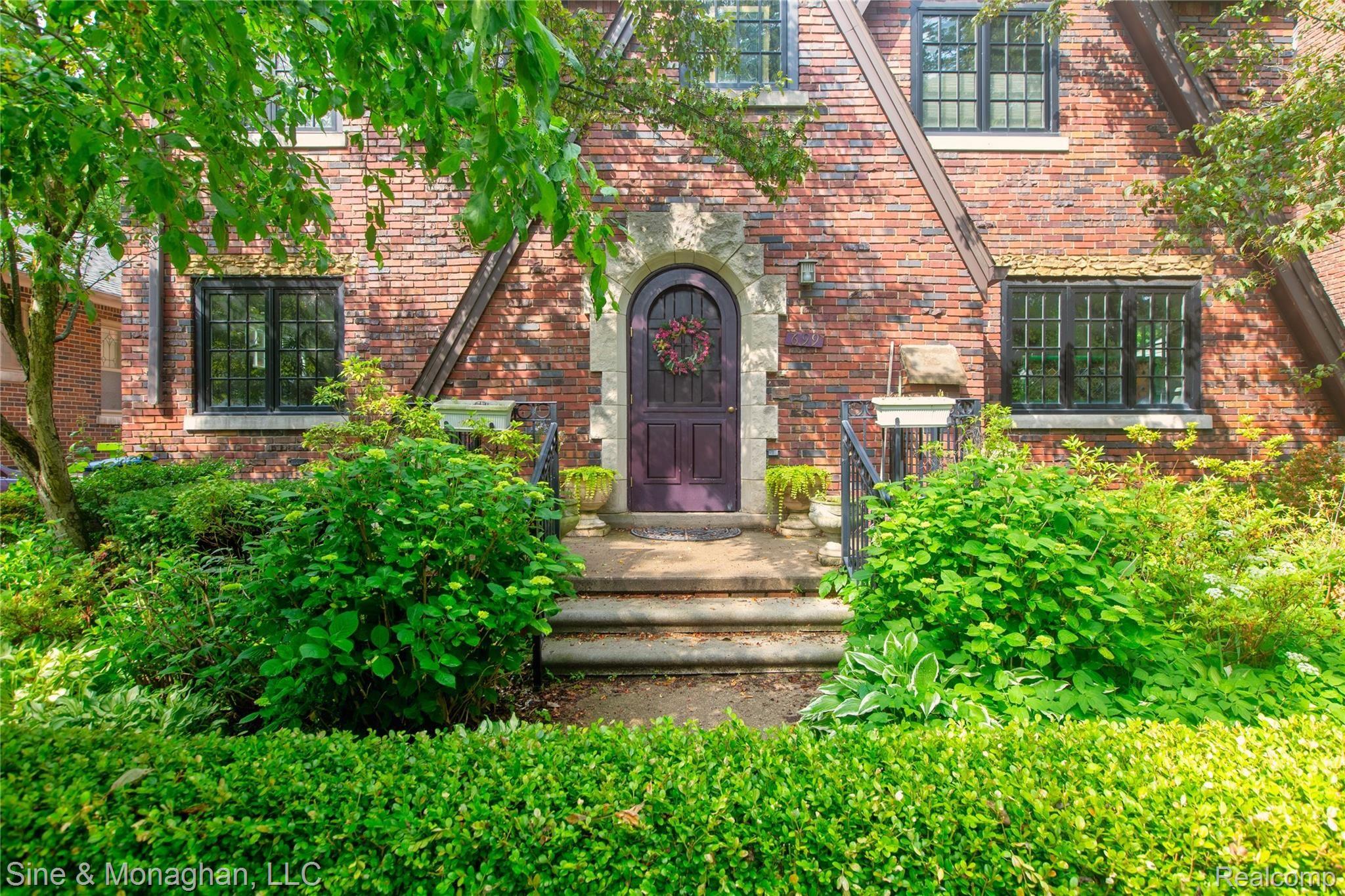 699 Fisher Road Grosse Pointe, MI 48230 - Photo 2 of 33 Welcome Home.JPEG