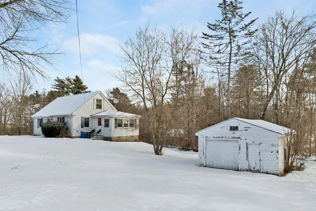 $515,000 | 633 Daniel Webster Highway, Merrimack, NH 03054