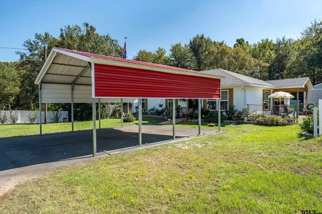 a view of a house with backyard and a small yard