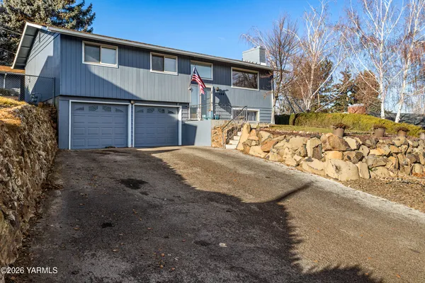 $445,000 | 106 North 12th Street, Selah, WA 98942