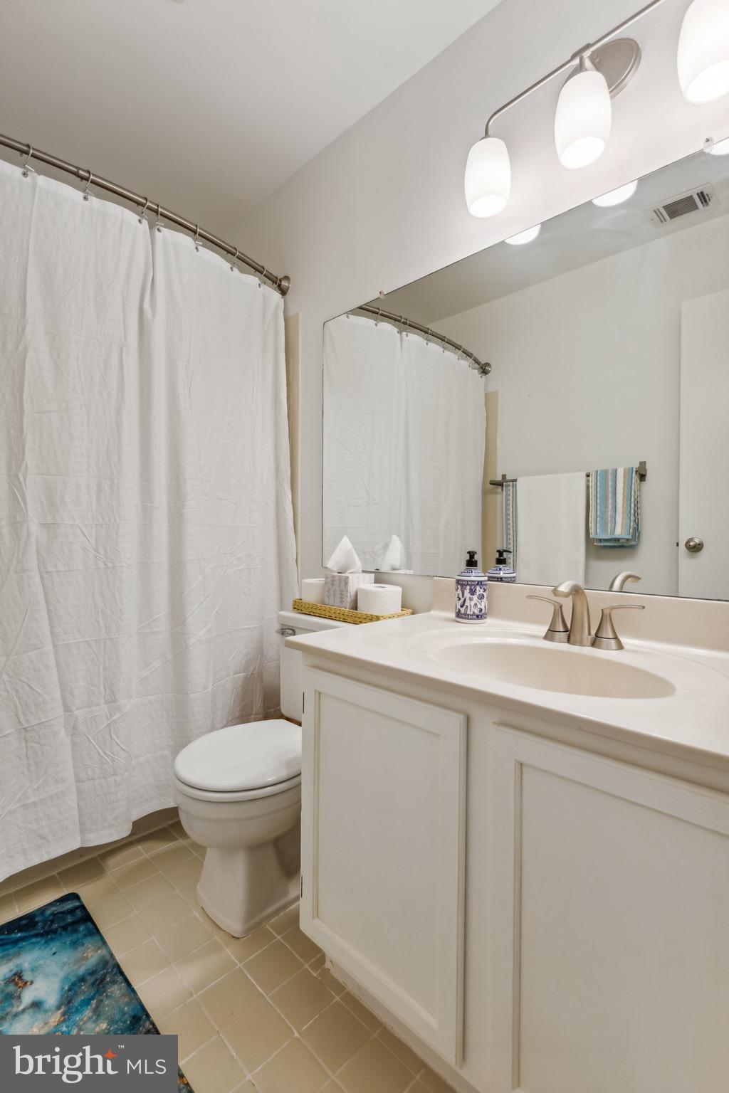 5355 Smooth Meadow Way, Unit 5 Columbia, MD 21044 - Photo 27 of 30 Bathroom Two w/ Shower/Tub Combo