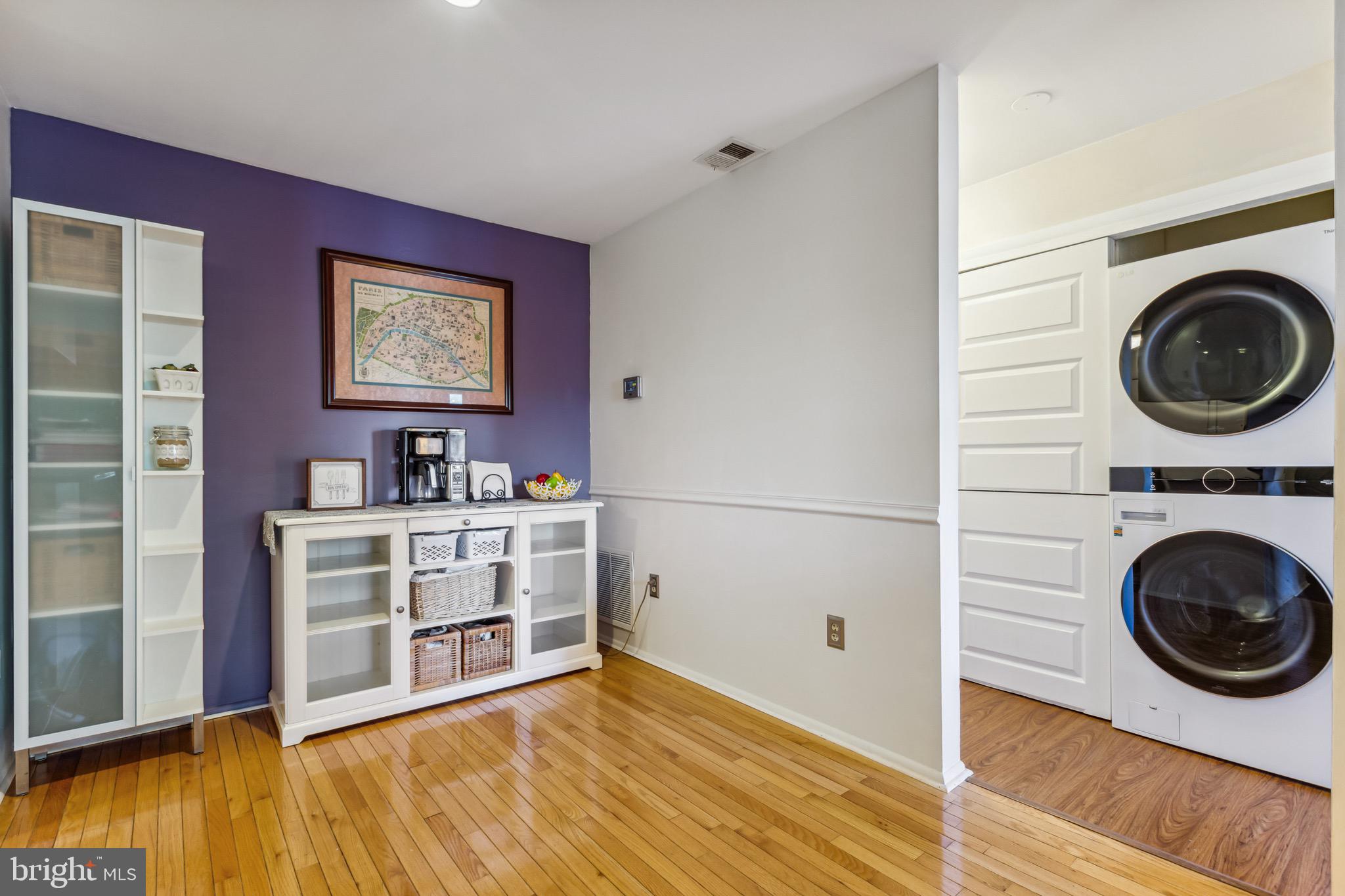 5355 Smooth Meadow Way, Unit 5 Columbia, MD 21044 - Photo 9 of 30 Dining Room w/ Chair Rail