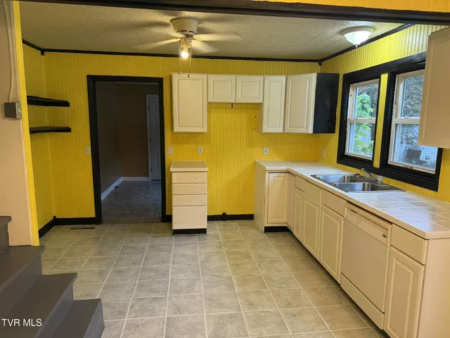 $184,500 | 602 West 2nd Avenue, Big Stone Gap, VA 24219