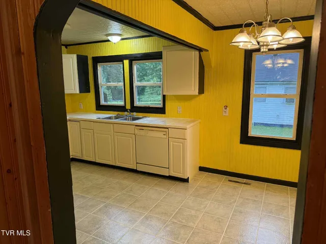 $184,500 | 602 West 2nd Avenue, Big Stone Gap, VA 24219