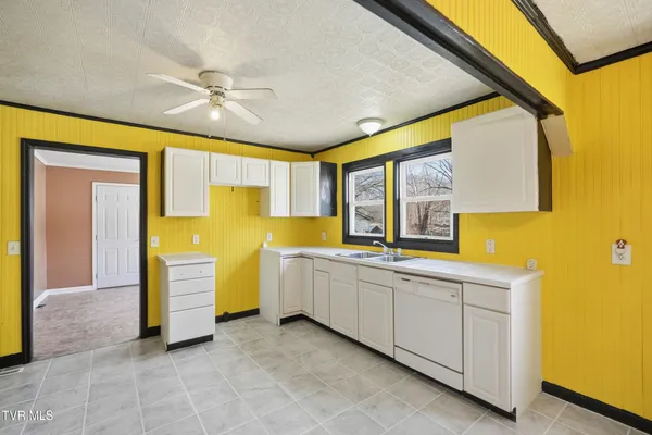 $174,900 | 602 West 2nd Avenue, Big Stone Gap, VA 24219