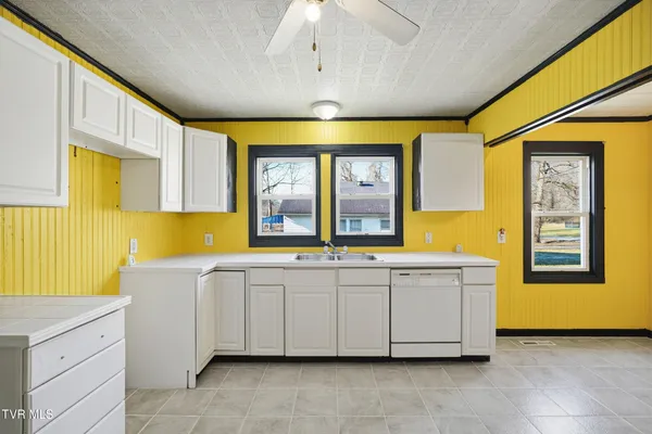 $174,900 | 602 West 2nd Avenue, Big Stone Gap, VA 24219
