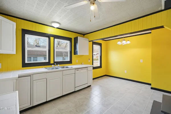 $174,900 | 602 West 2nd Avenue, Big Stone Gap, VA 24219