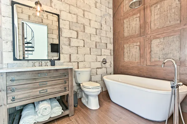 $4,500 | 1955 Northeast 4th Street, Unit 1, Deerfield Beach, FL 33441