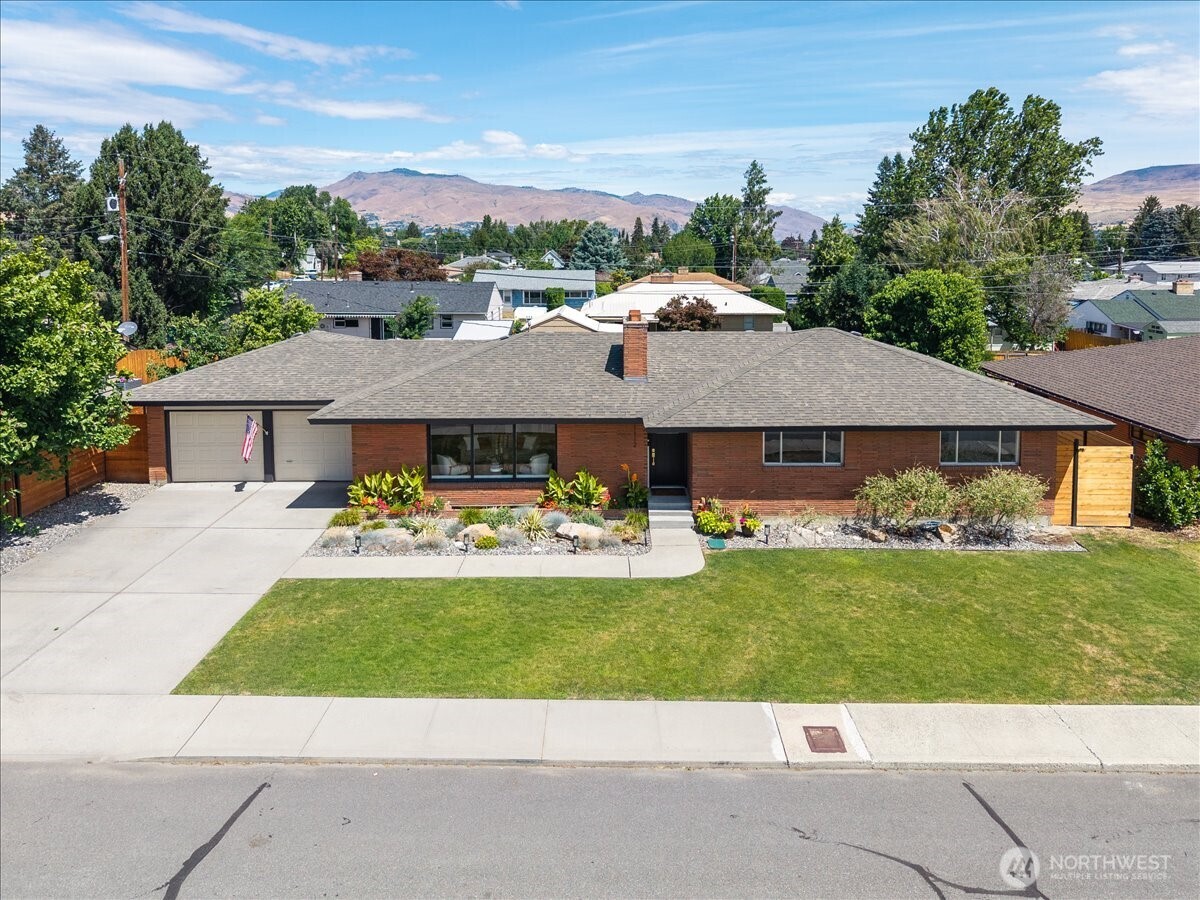 1112 Cedar Street Wenatchee, WA 98801 - Photo 3 of 40