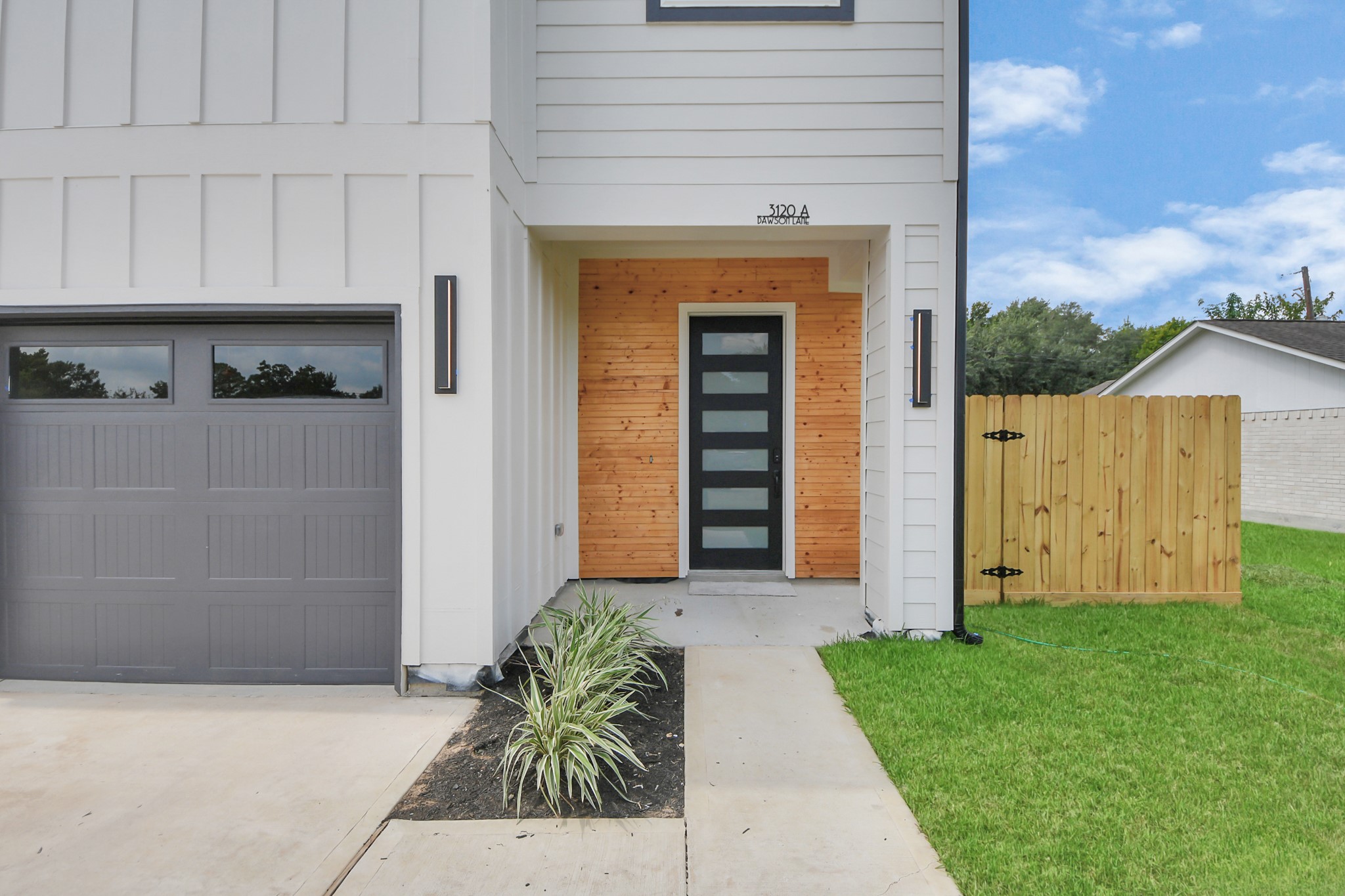 5218 Higgins Street, Unit A/B Houston, TX 77033 - Photo 8 of 40 Photos are of a completed home with similar finishes and are for representation purposes only. Property set to be complete in 60 days.
