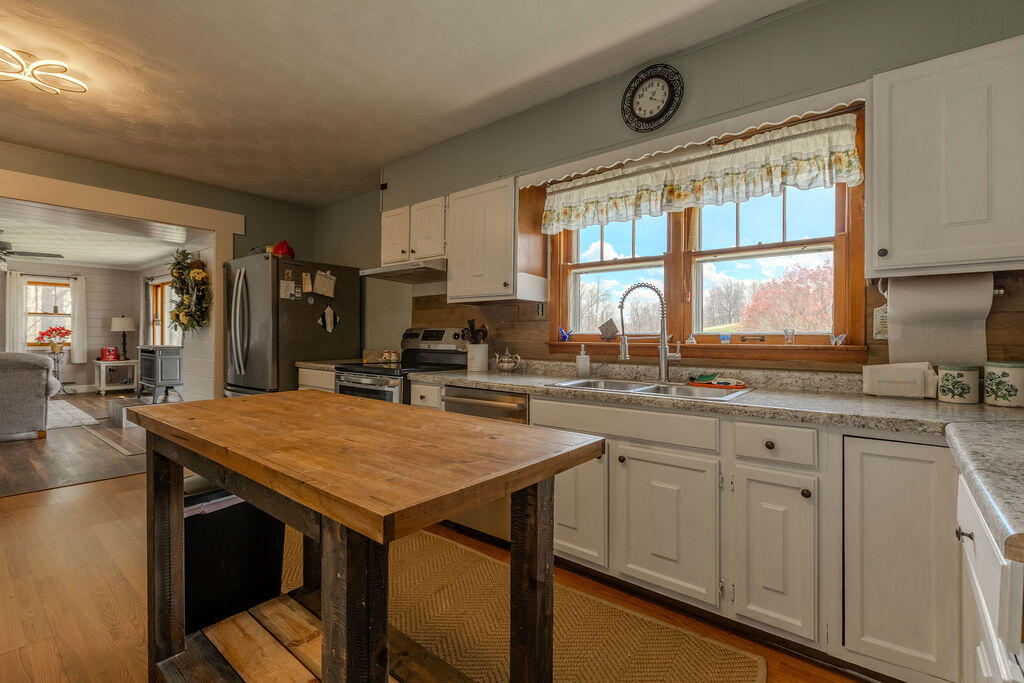 10770 Brown Ridge Road Morehead, KY 40351 - Photo 6 of 33 house2-4