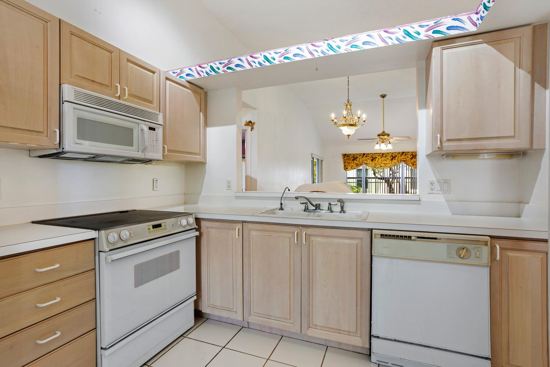 3072 Casa Rio Court Riviera Beach, FL 33418 - Photo 8 of 32 3072CasaRio_07_MLS