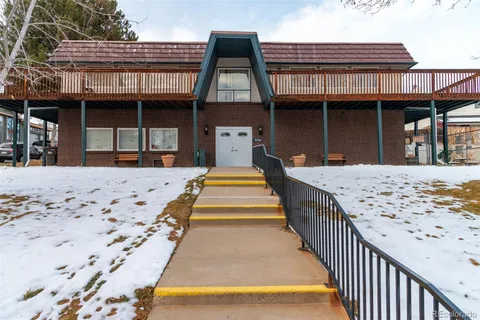 a picture of a black and white photo