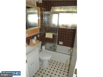 2 Candle Road Levittown, PA 19057 - Photo 9 of 12 Bathroom