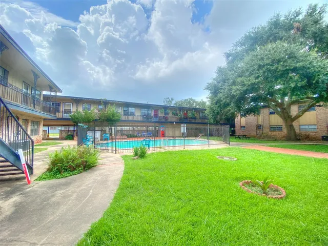$625 | 2400 5th Street, Unit 25, Bay City, TX 77414