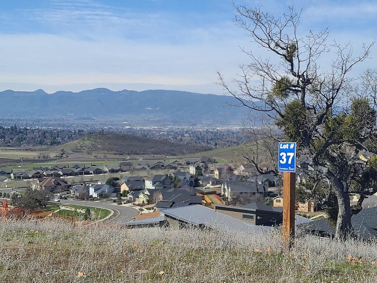 4533 Innsbruck Ridge Medford, OR 97504 - Photo 4 of 8 4