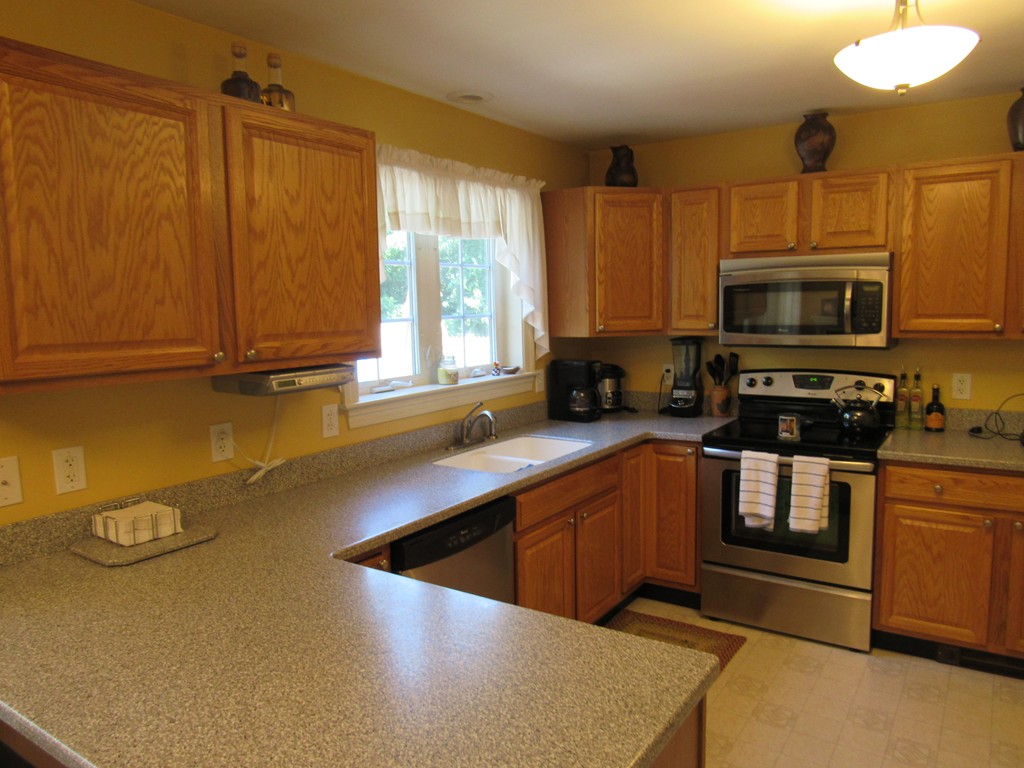 4 Lee Road Deerfield, MA 01373 - Photo 2 of 30 Gallery Image 2