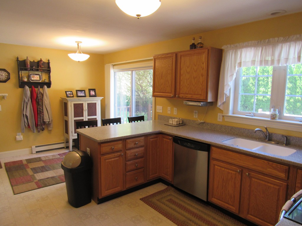 4 Lee Road Deerfield, MA 01373 - Photo 3 of 30 Gallery Image 3