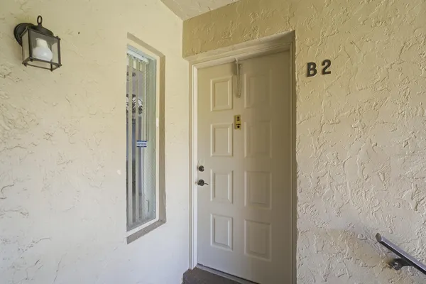 $2,000 | 518 Shady Pine Way, Unit B2, Greenacres, FL 33415