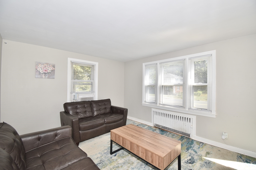 1060 Liberty Street Springfield, MA 01104 - Photo 13 of 37